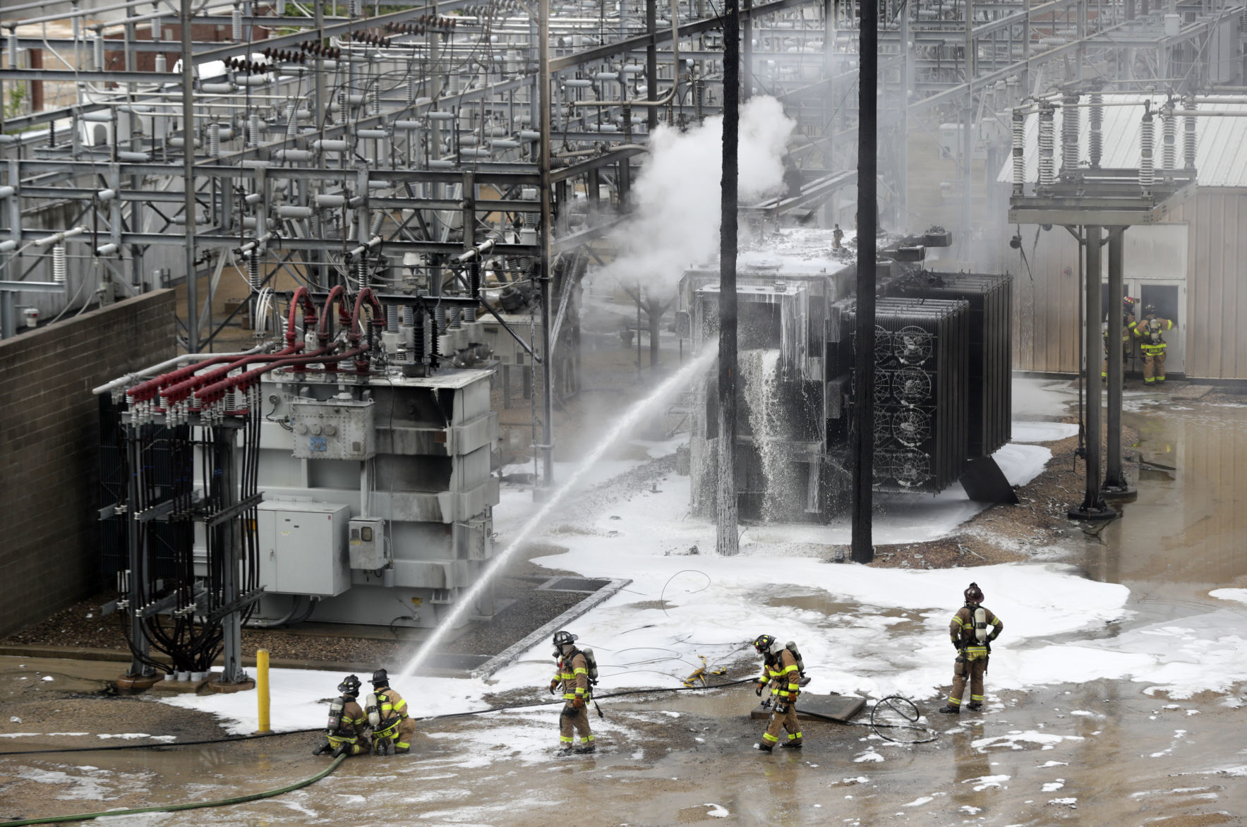 Explosion and fire Downtown leaves thousands without power